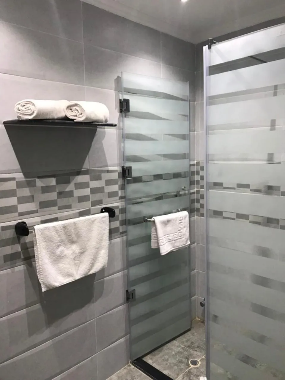 Shower in Havana Hotel Cairo