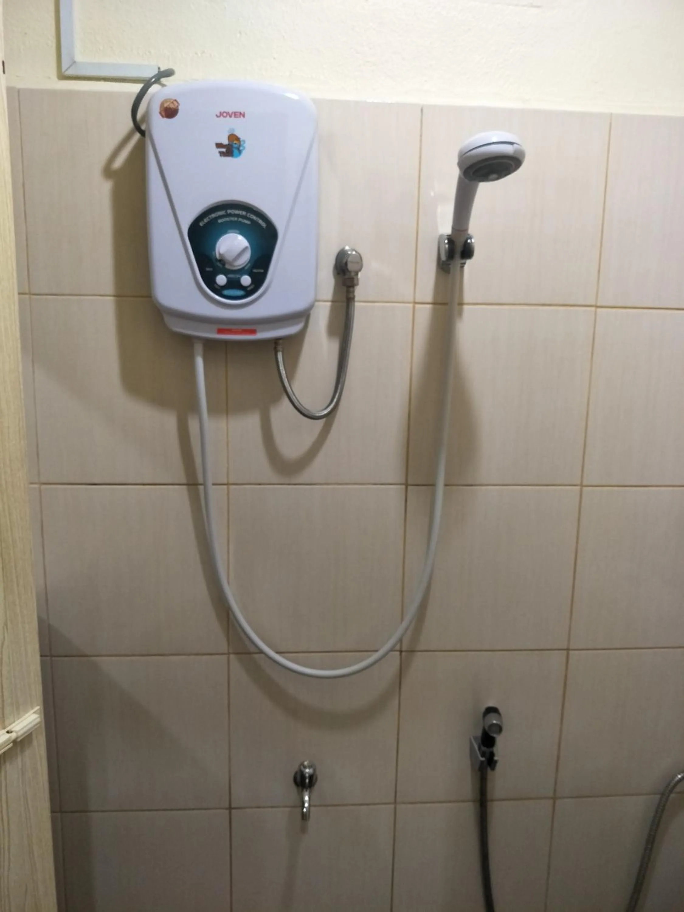 Shower in Motel Aurora Damai