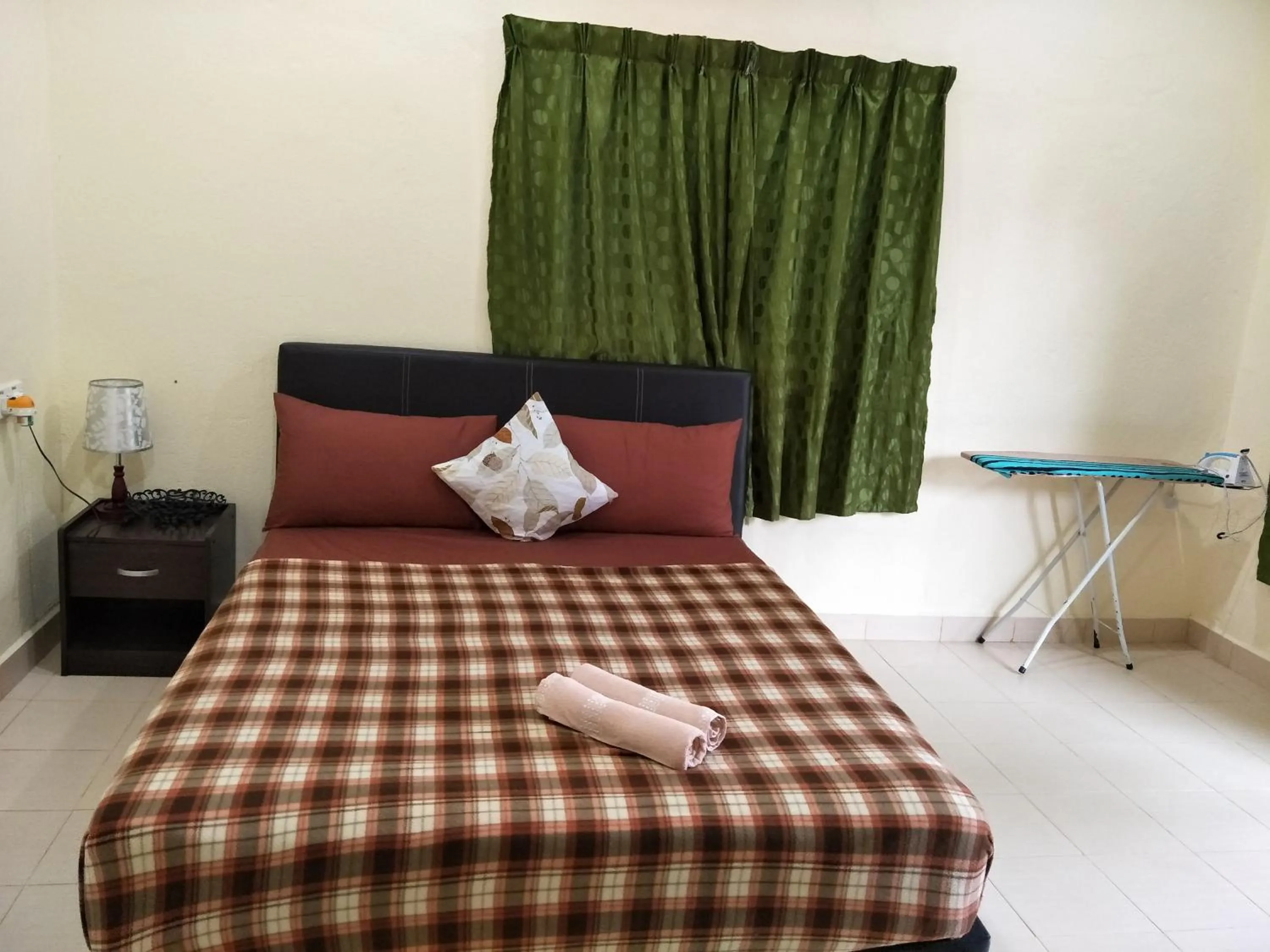 Bedroom, Bed in Motel Aurora Damai