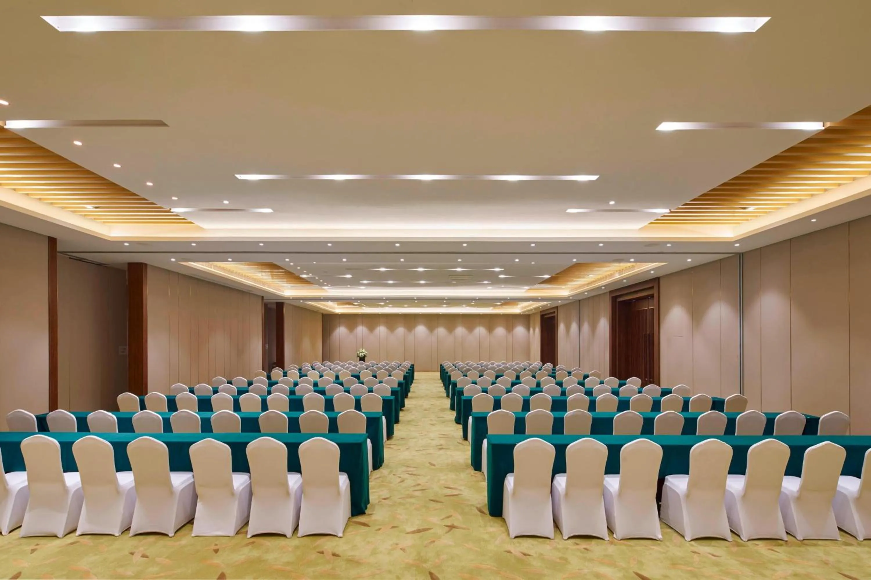 Meeting/conference room in Four Points by Sheraton Chengdu, Pujiang Resort