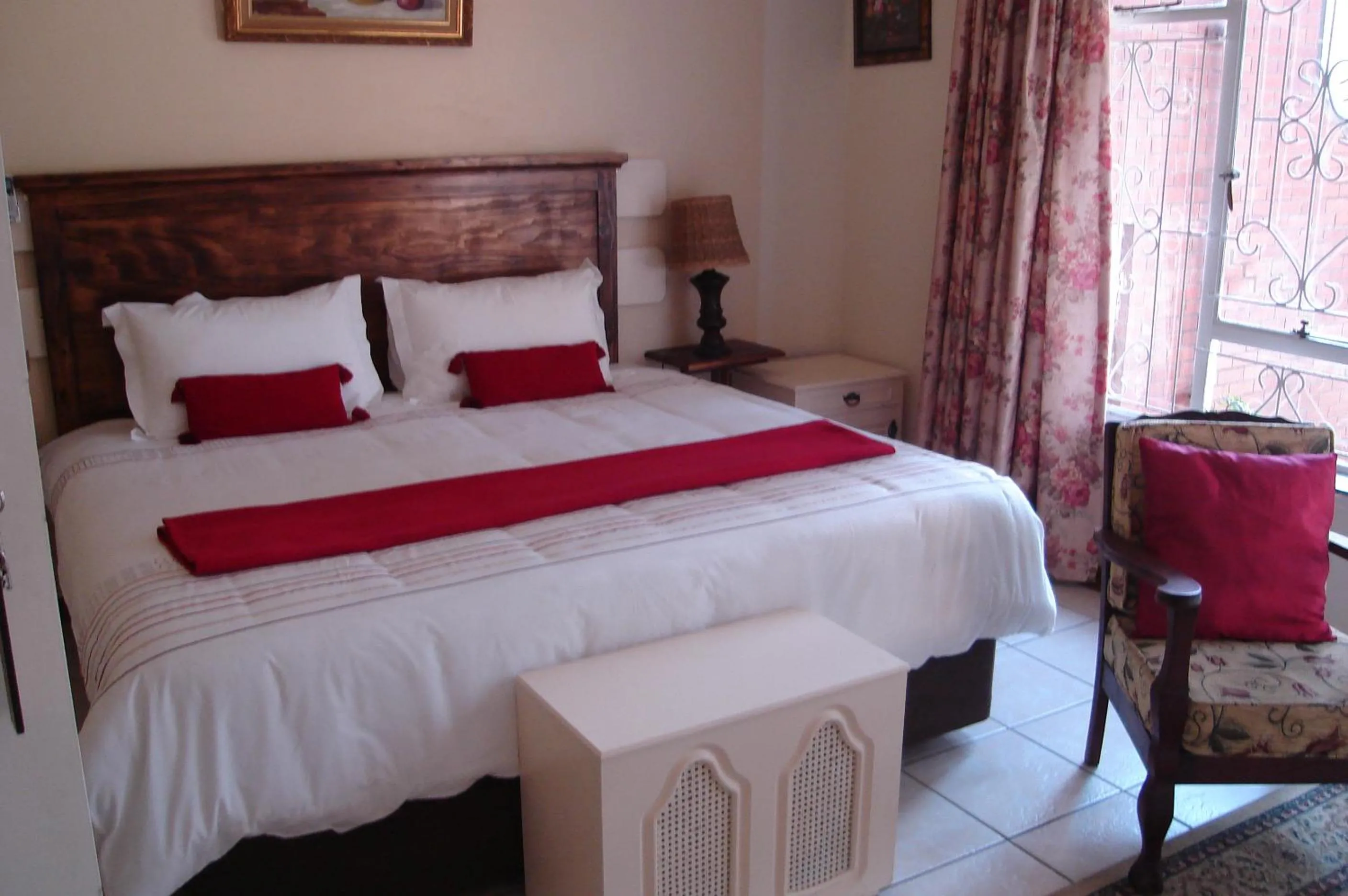 Deluxe King Room - single occupancy in Taunton House B&B