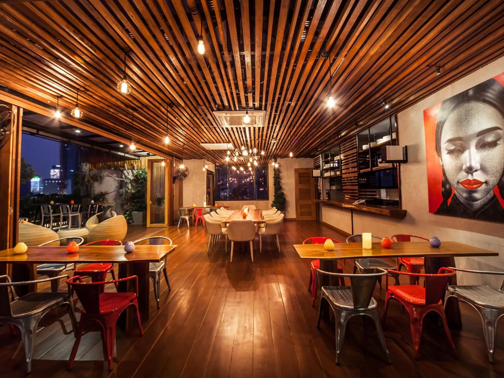 Restaurant/places to eat in Metro Pratunam Boutique Hotel