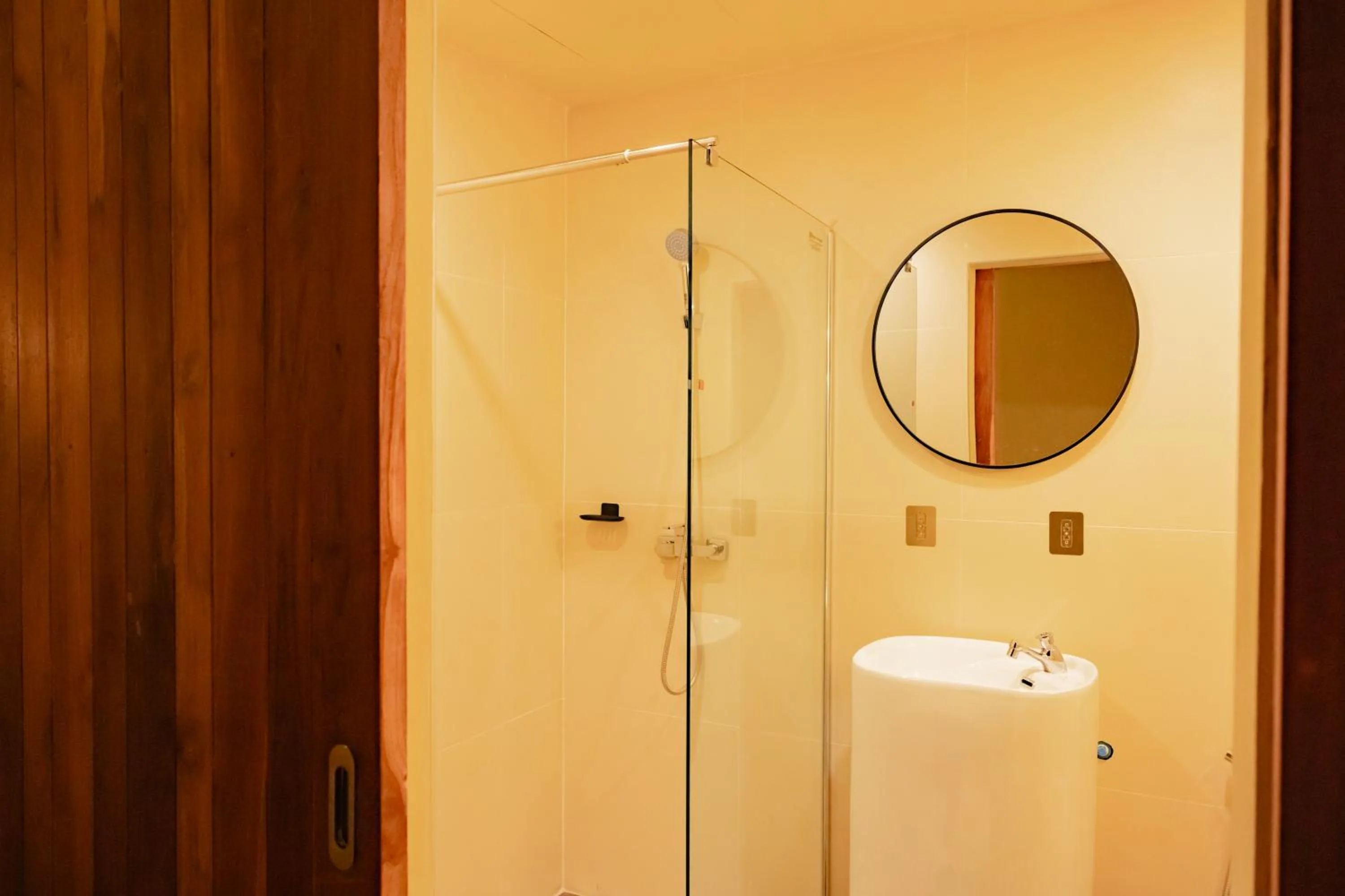 Shower in Metro Pratunam Boutique Hotel