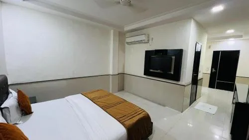 Aadhar Hotel