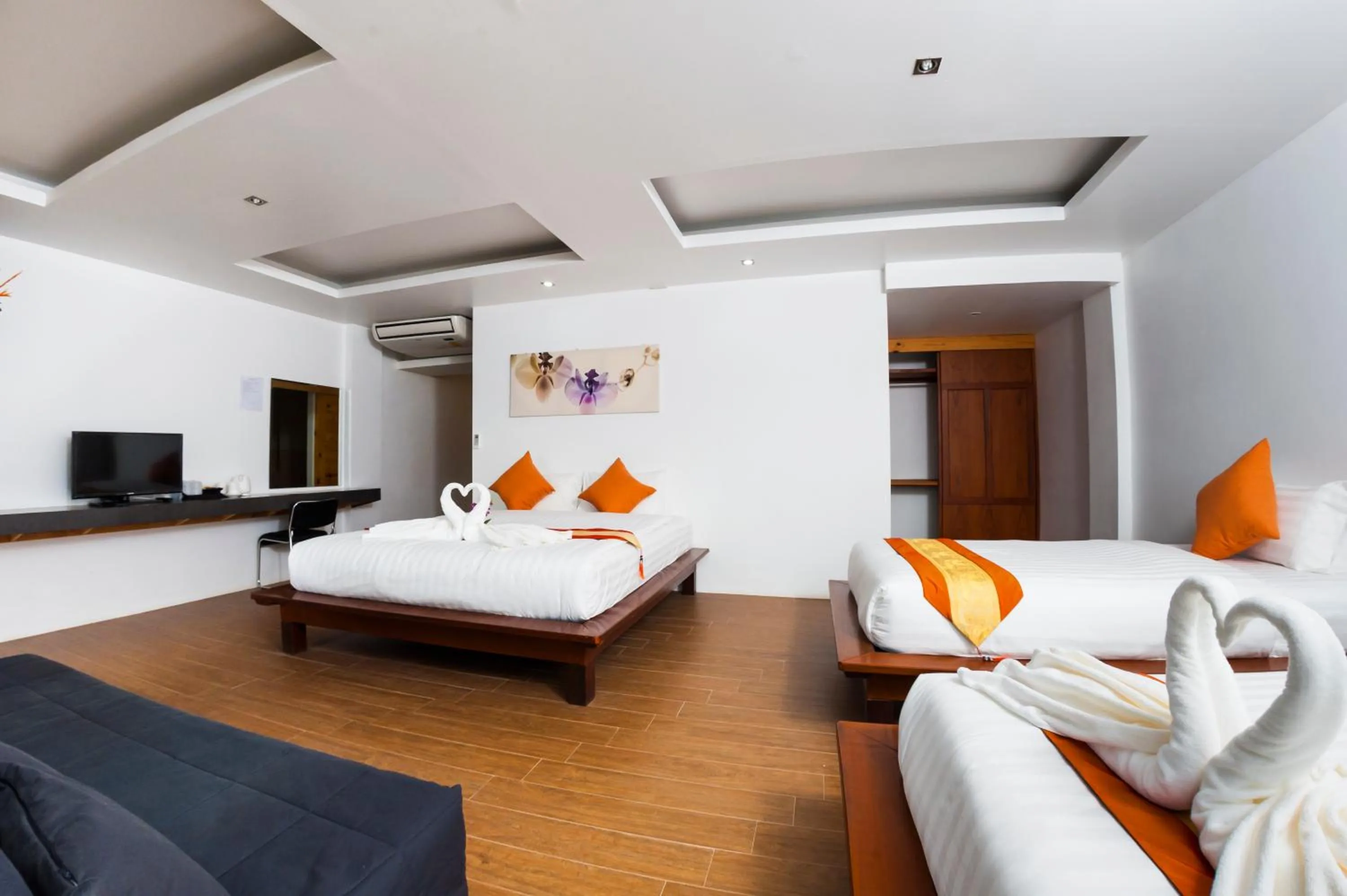 Bedroom, Bed in Pranee Amata