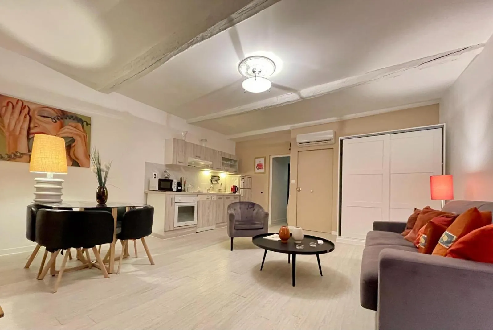 Living room in Les Remparts Antibes Location