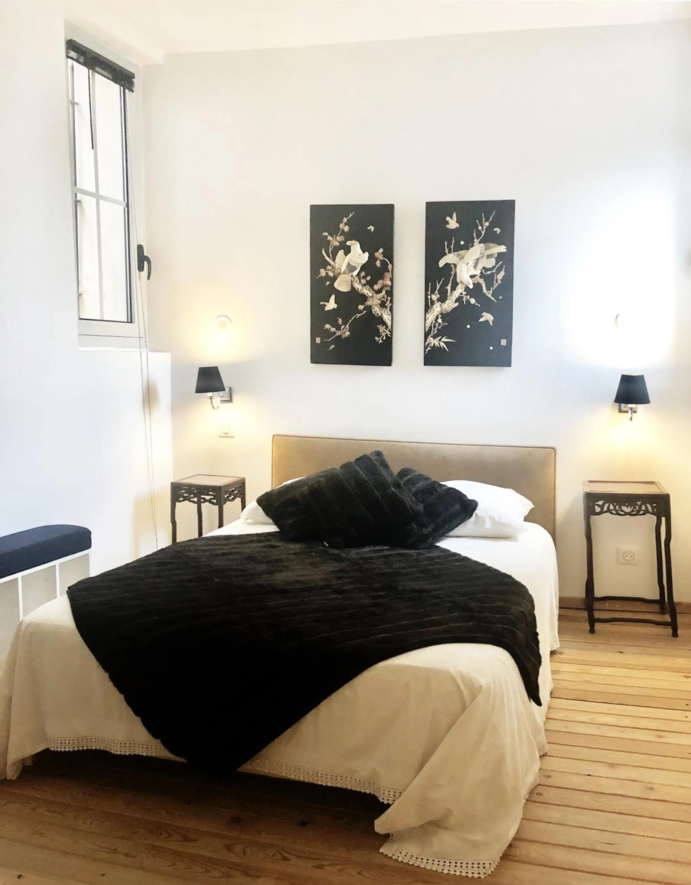 Photo of the whole room, Bed in Les Remparts Antibes Location