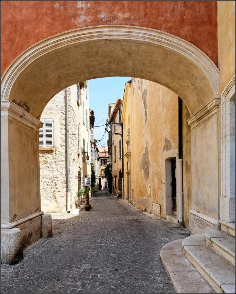 Property building in Les Remparts Antibes Location