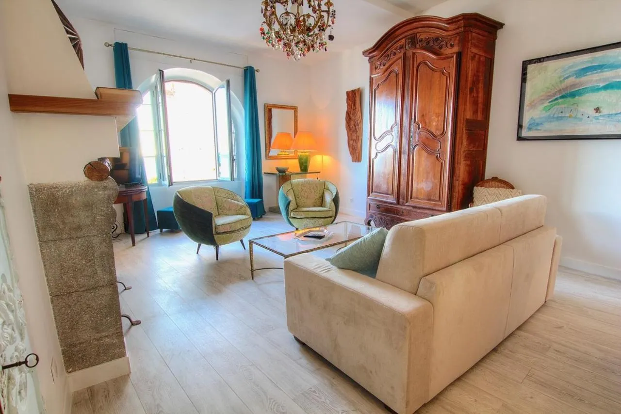 Living room in Les Remparts Antibes Location