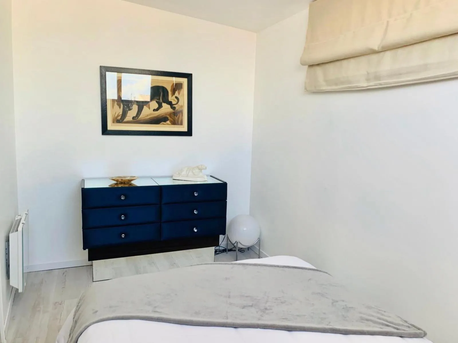 Bedroom, Bed in Les Remparts Antibes Location