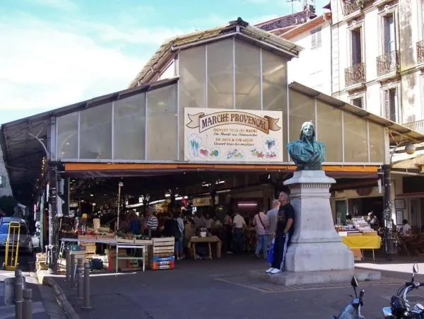 Property building in Les Remparts Antibes Location