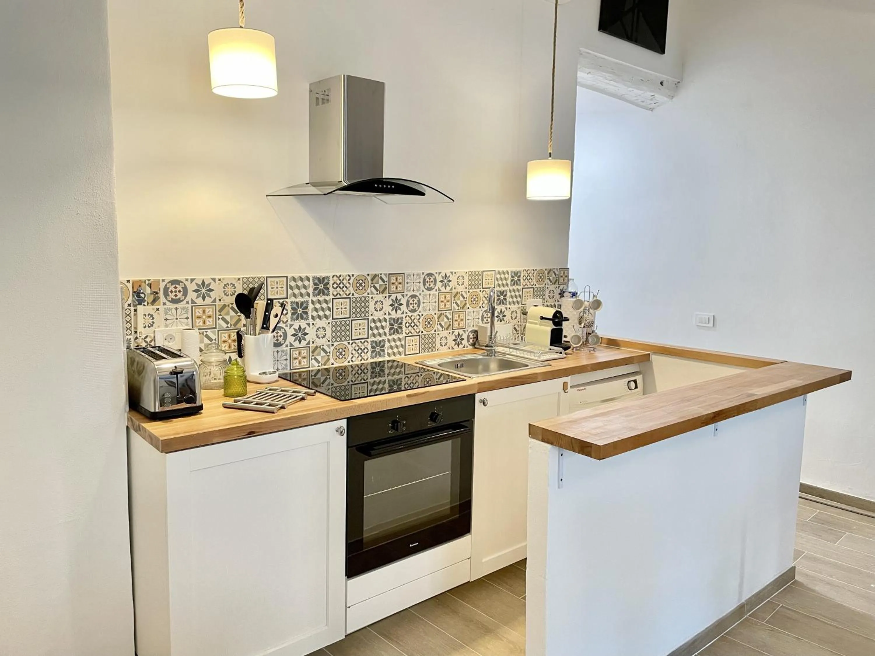 Kitchen or kitchenette in Les Remparts Antibes Location