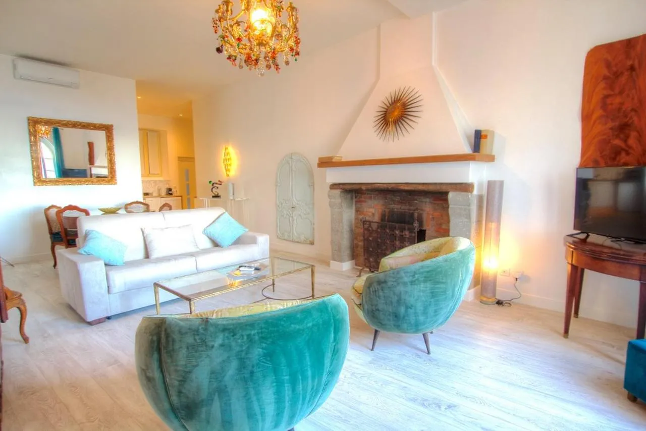 Living room in Les Remparts Antibes Location