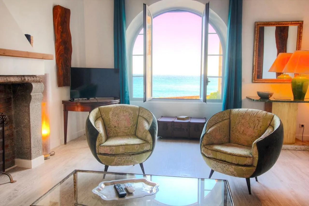 Living room in Les Remparts Antibes Location