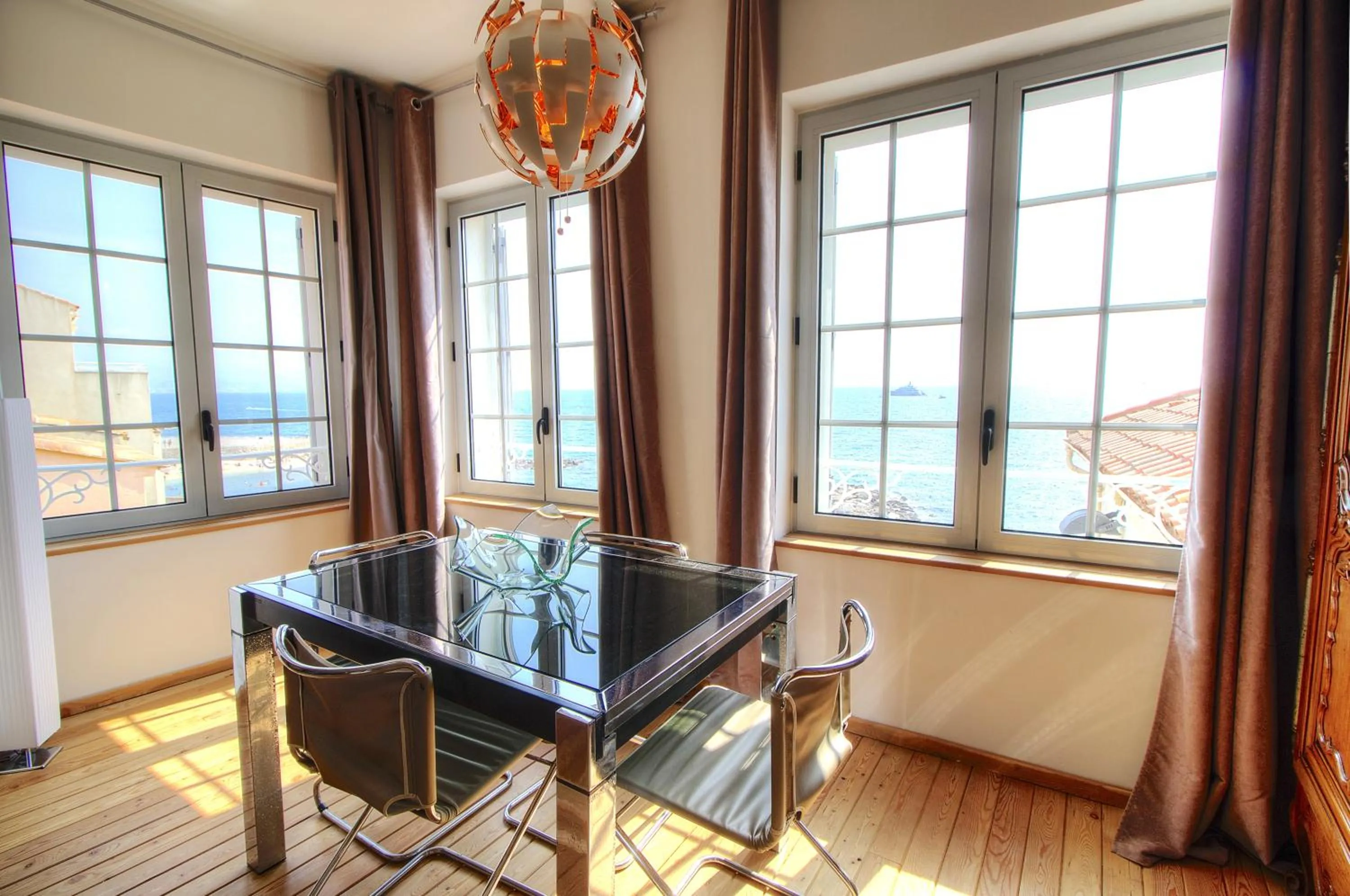 Dining area in Les Remparts Antibes Location