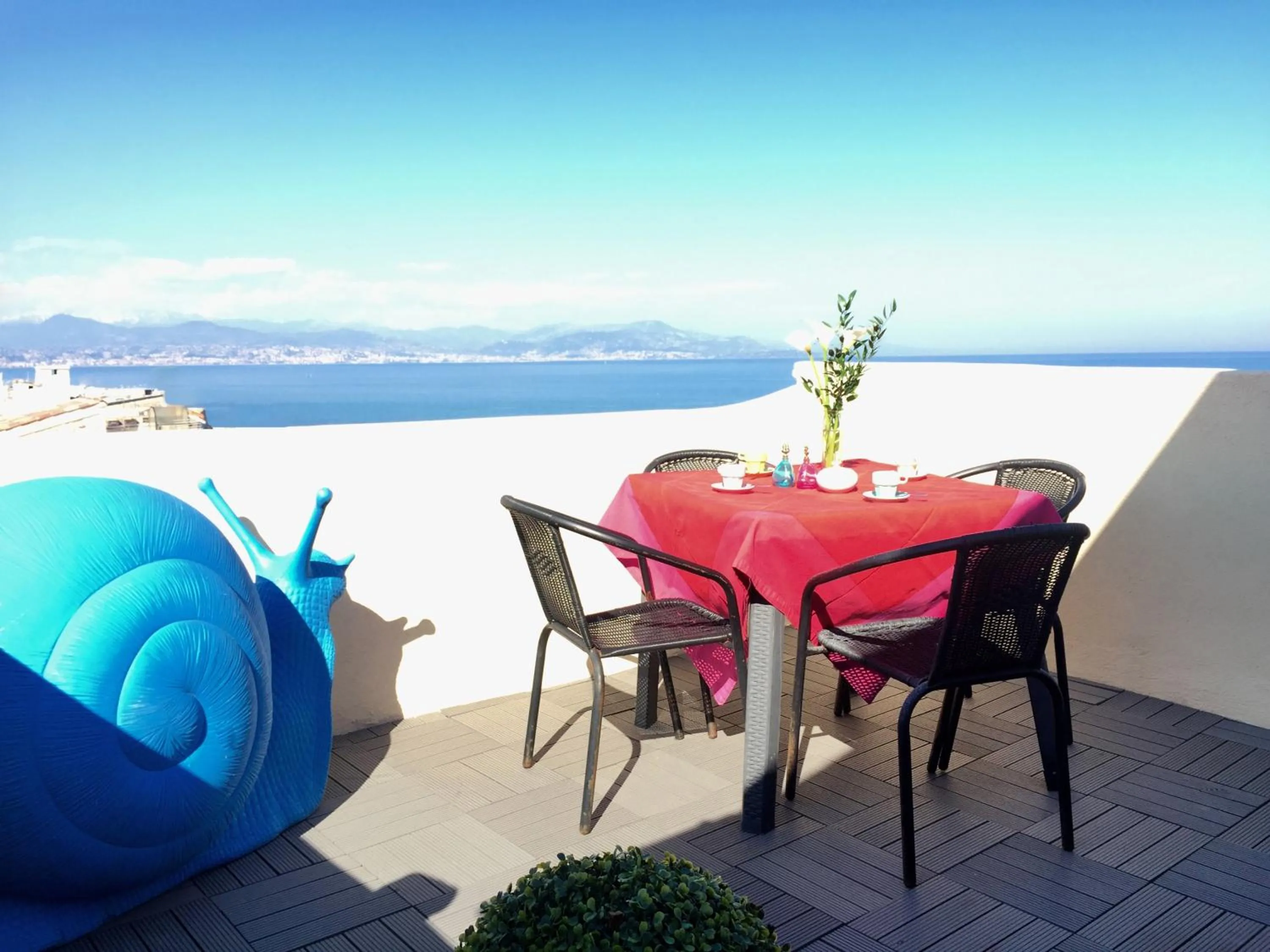 Patio in Les Remparts Antibes Location