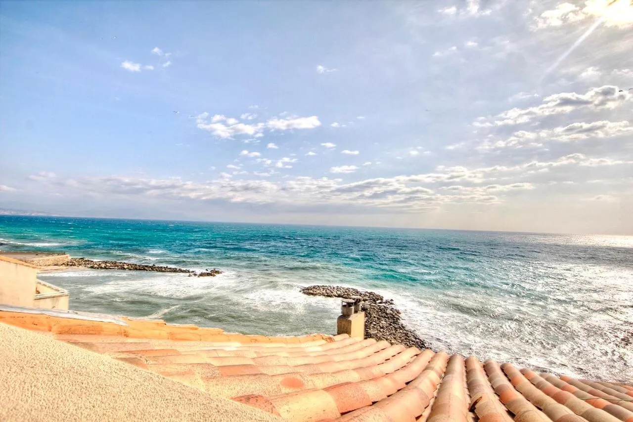 Sea view in Les Remparts Antibes Location