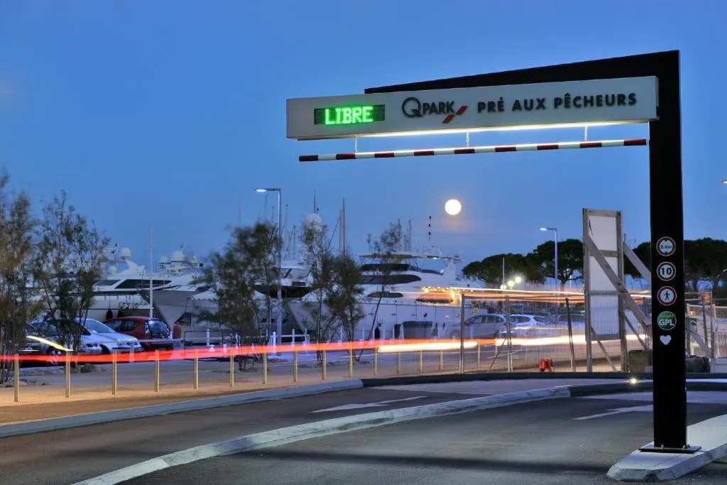 Parking in Les Remparts Antibes Location