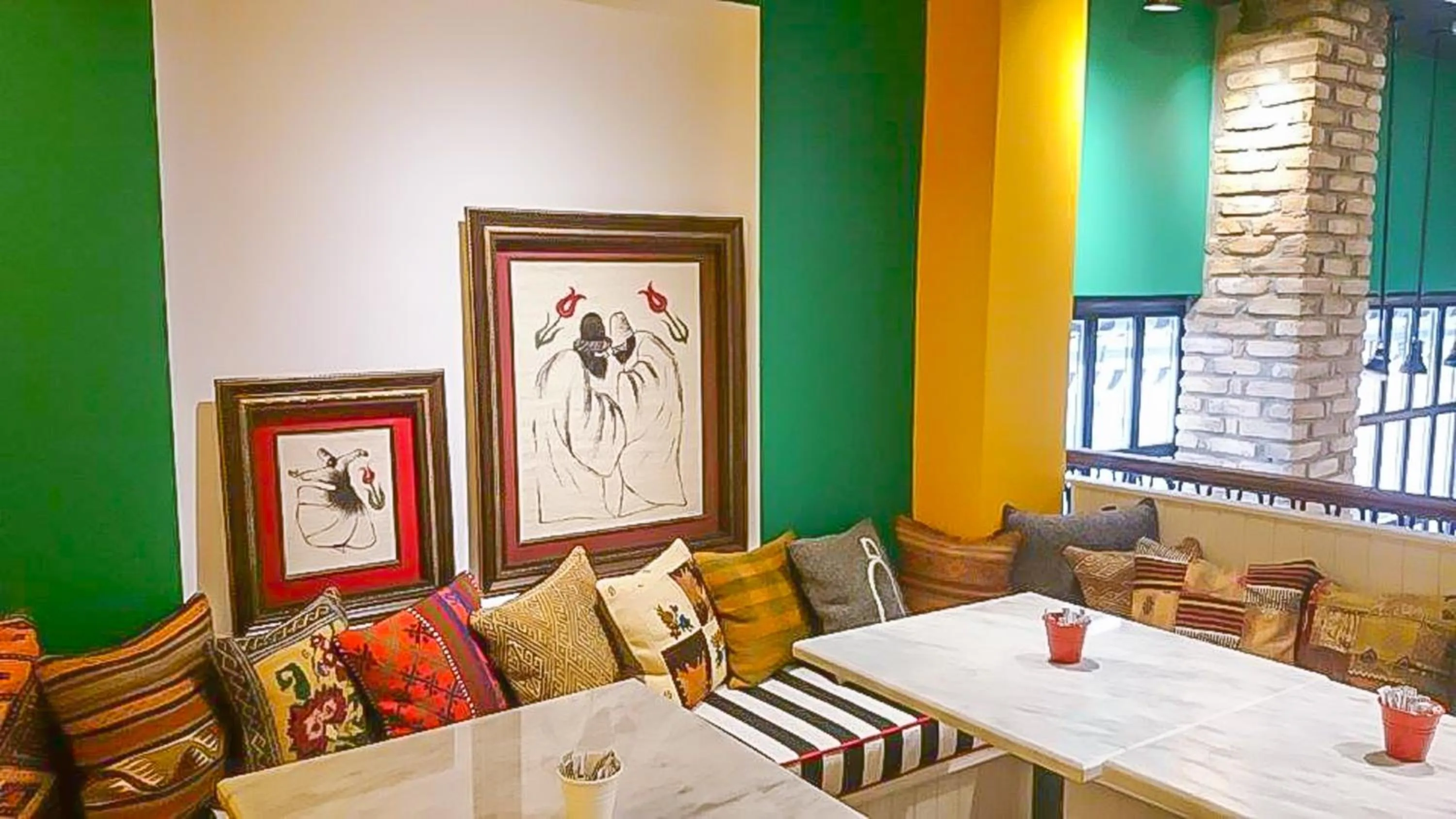 Communal lounge/ TV room, Bed in Araf Hotel