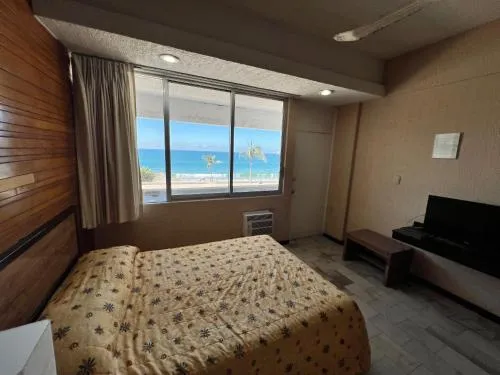 Hotel De Cima Beach Club