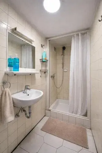 Classic Apartment in Frankfurt Airport Terminal Hotel Classic Apartment in Frankfurt Airport Terminal Hotel