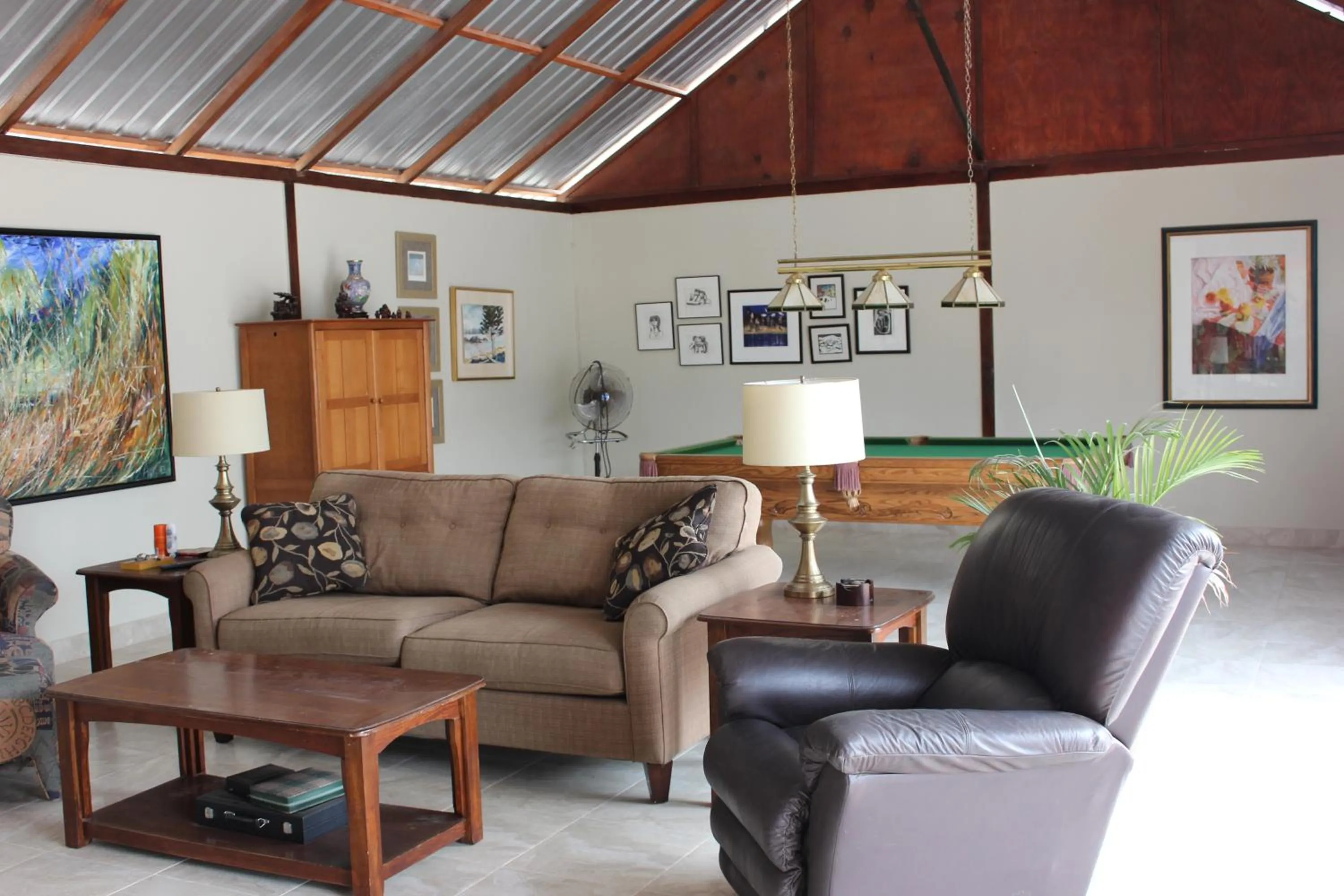Communal lounge/ TV room in Casa Aventura