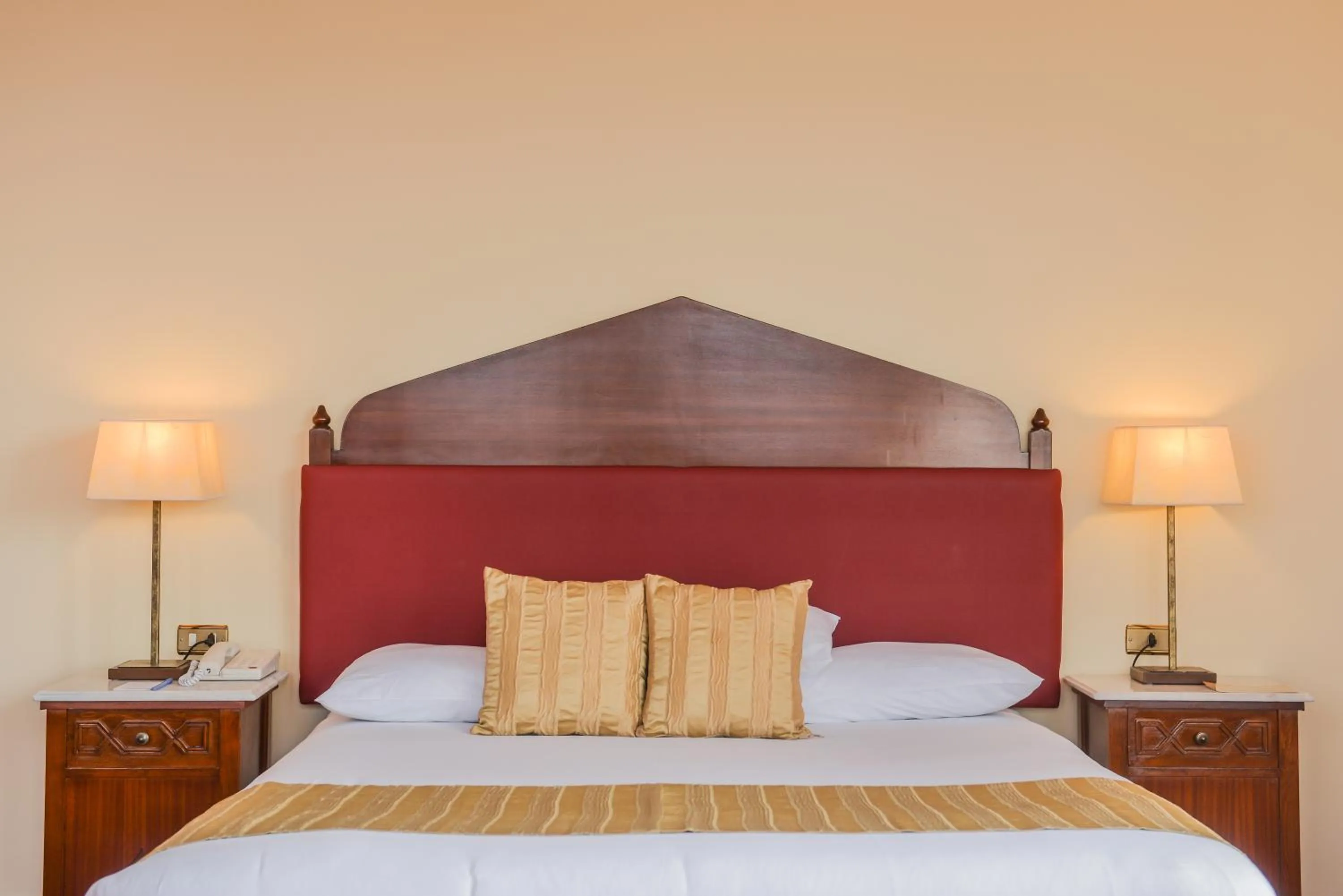 Bedroom, Bed in Hotel Flamenco Cairo