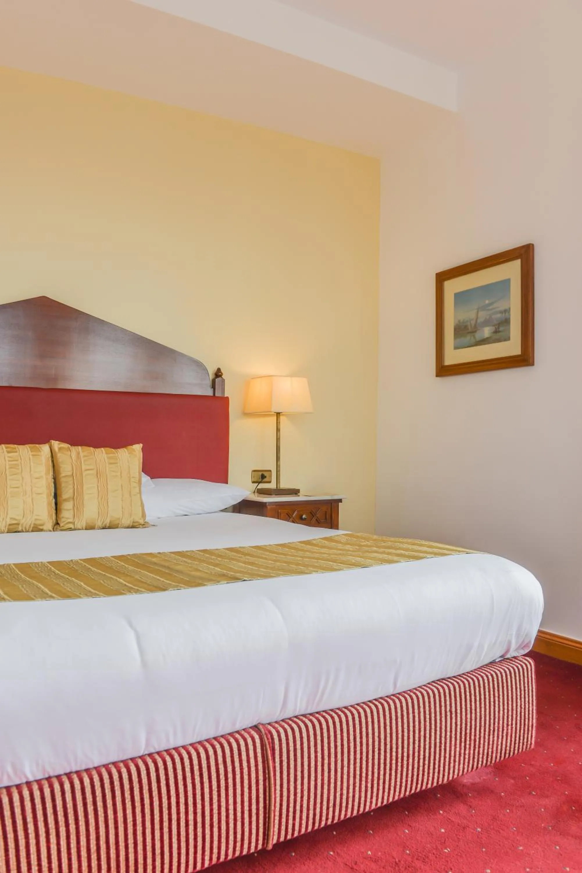 Bed in Hotel Flamenco Cairo