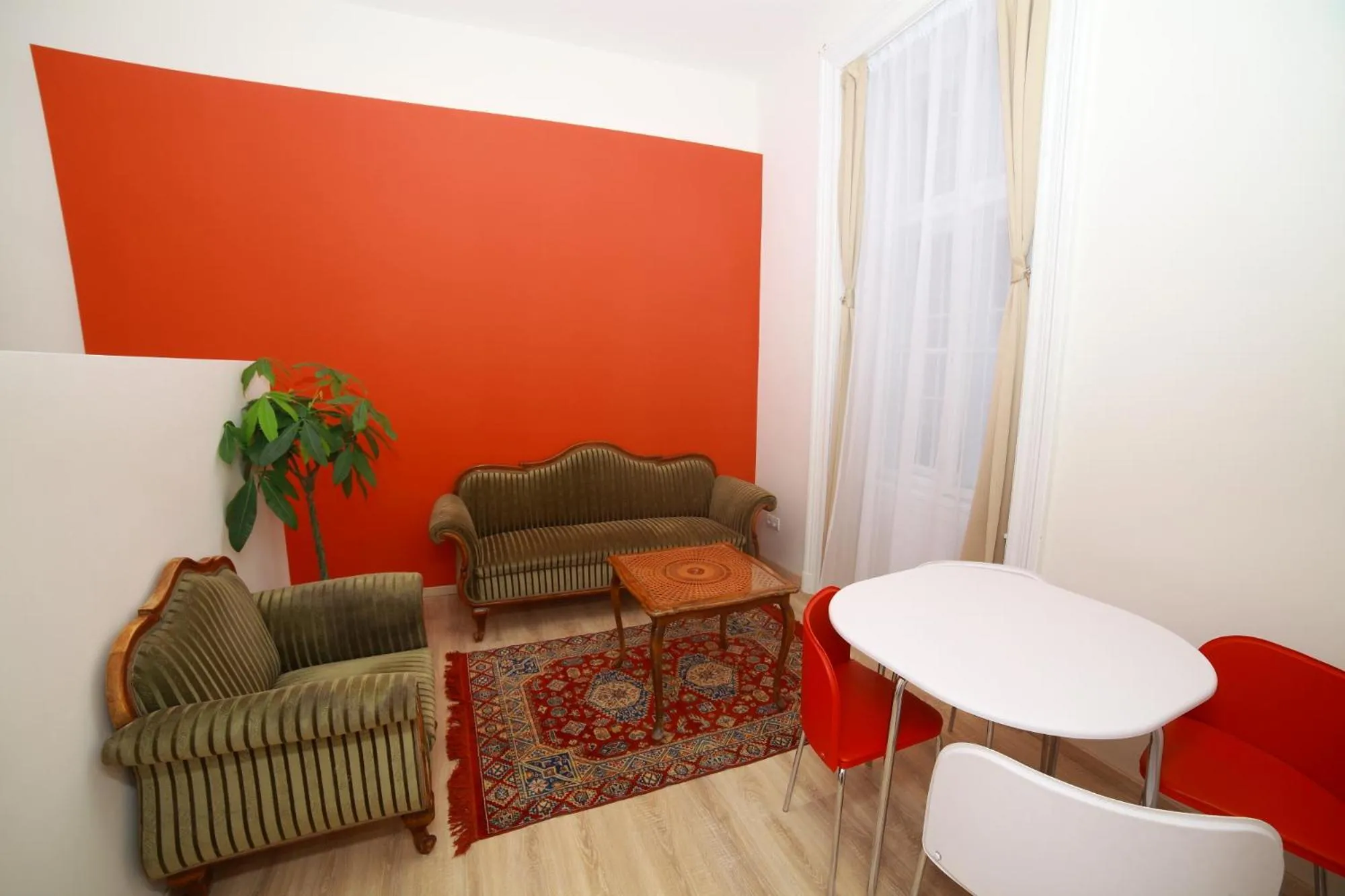 Flat On Andrássy Avenue