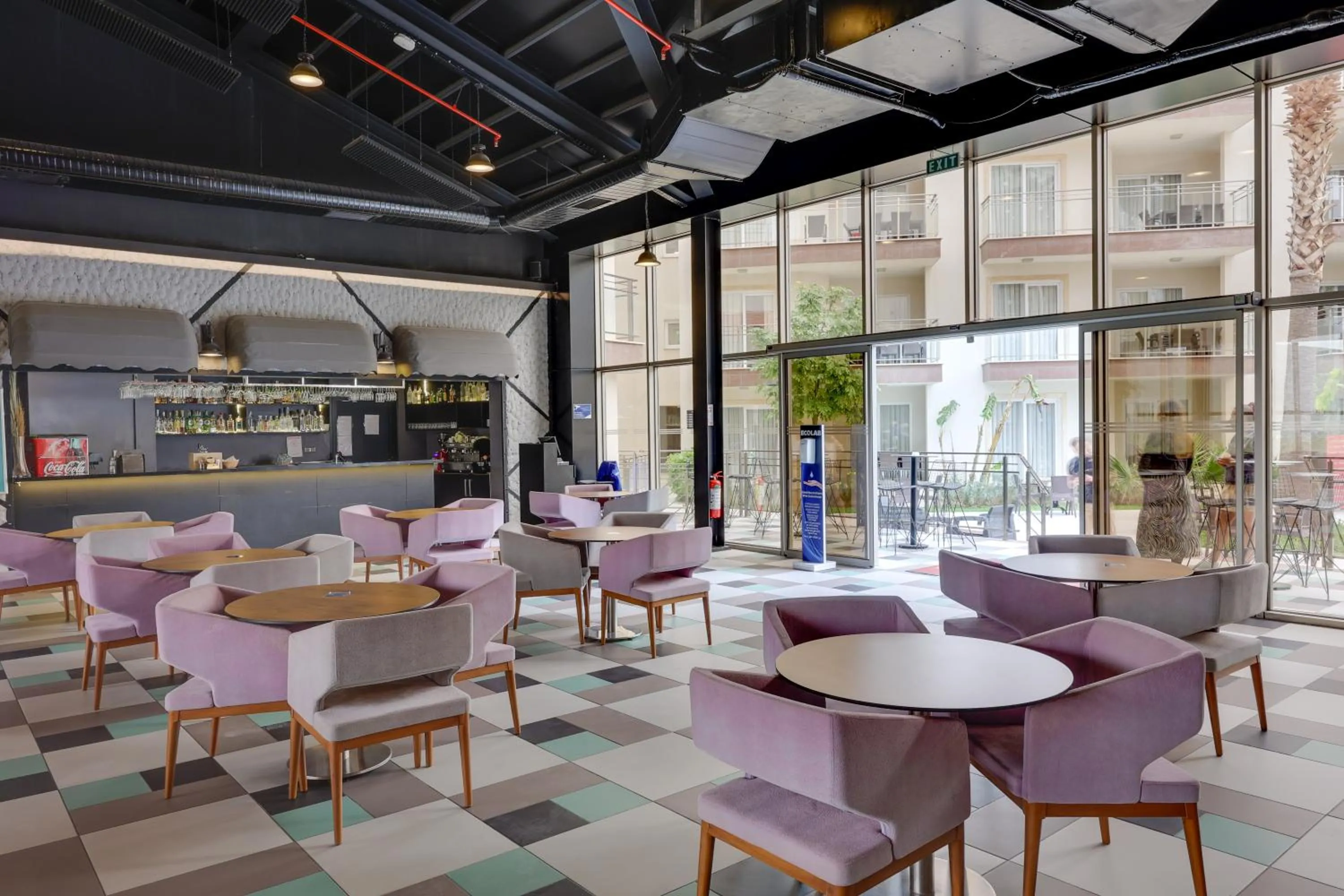 Lounge or bar in Ramada Hotel & Suites by Wyndham Kusadasi