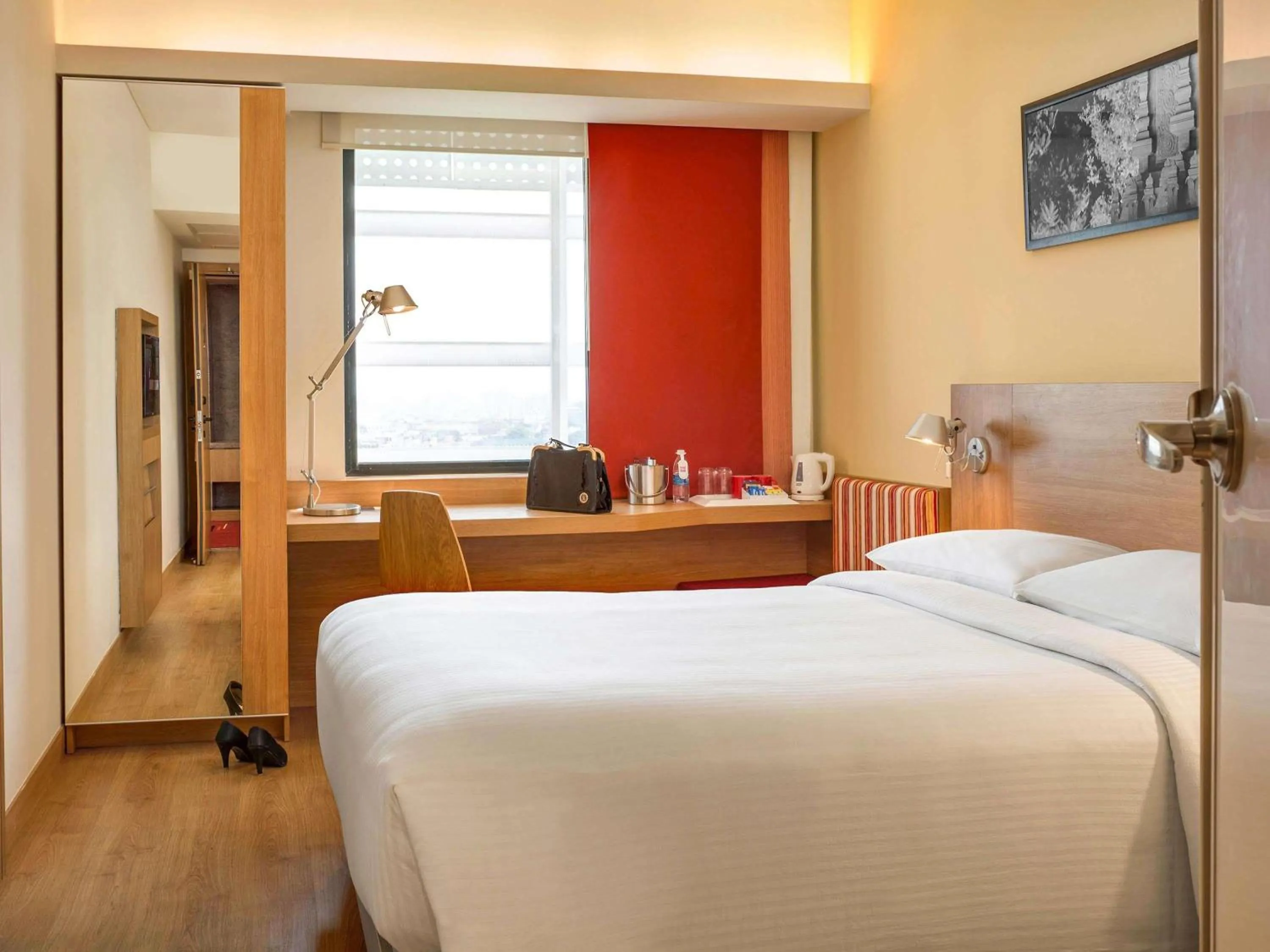 Bedroom, Bed in ibis Chennai City Centre - An Accor Brand