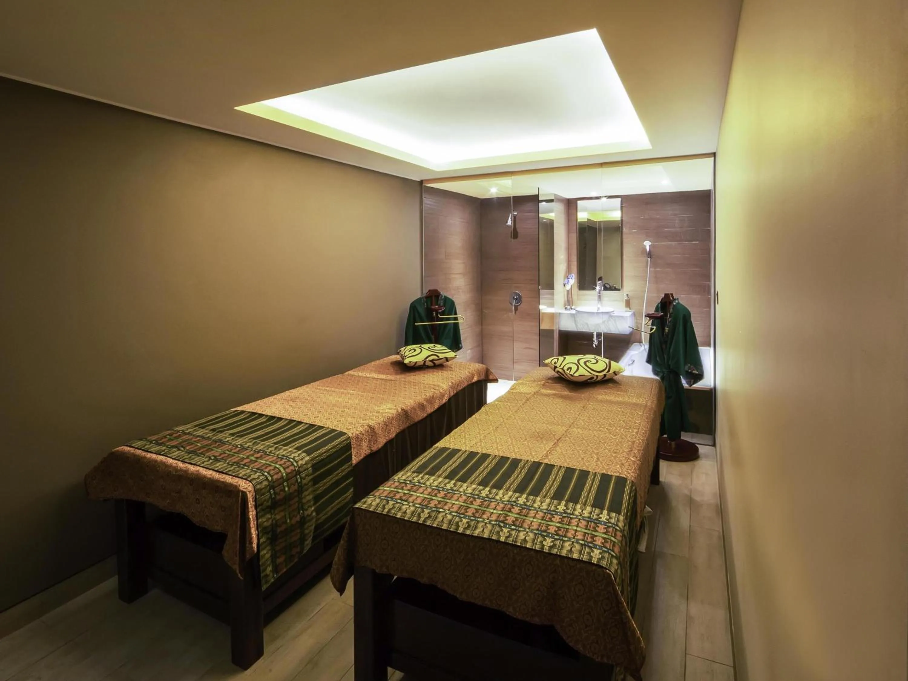 Spa and wellness centre/facilities, Bed in Novotel Pekanbaru
