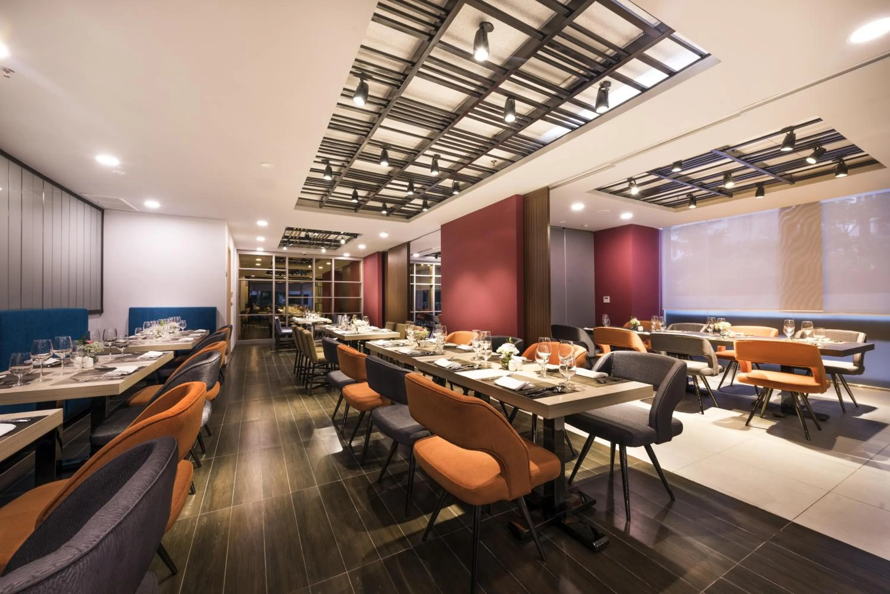 Restaurant/places to eat in Novotel Suites Hanoi