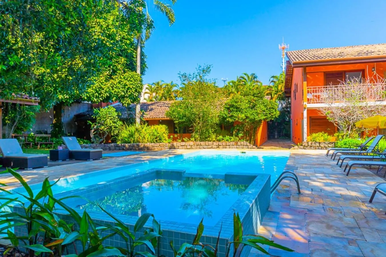 Swimming pool in Pousada Jamboo