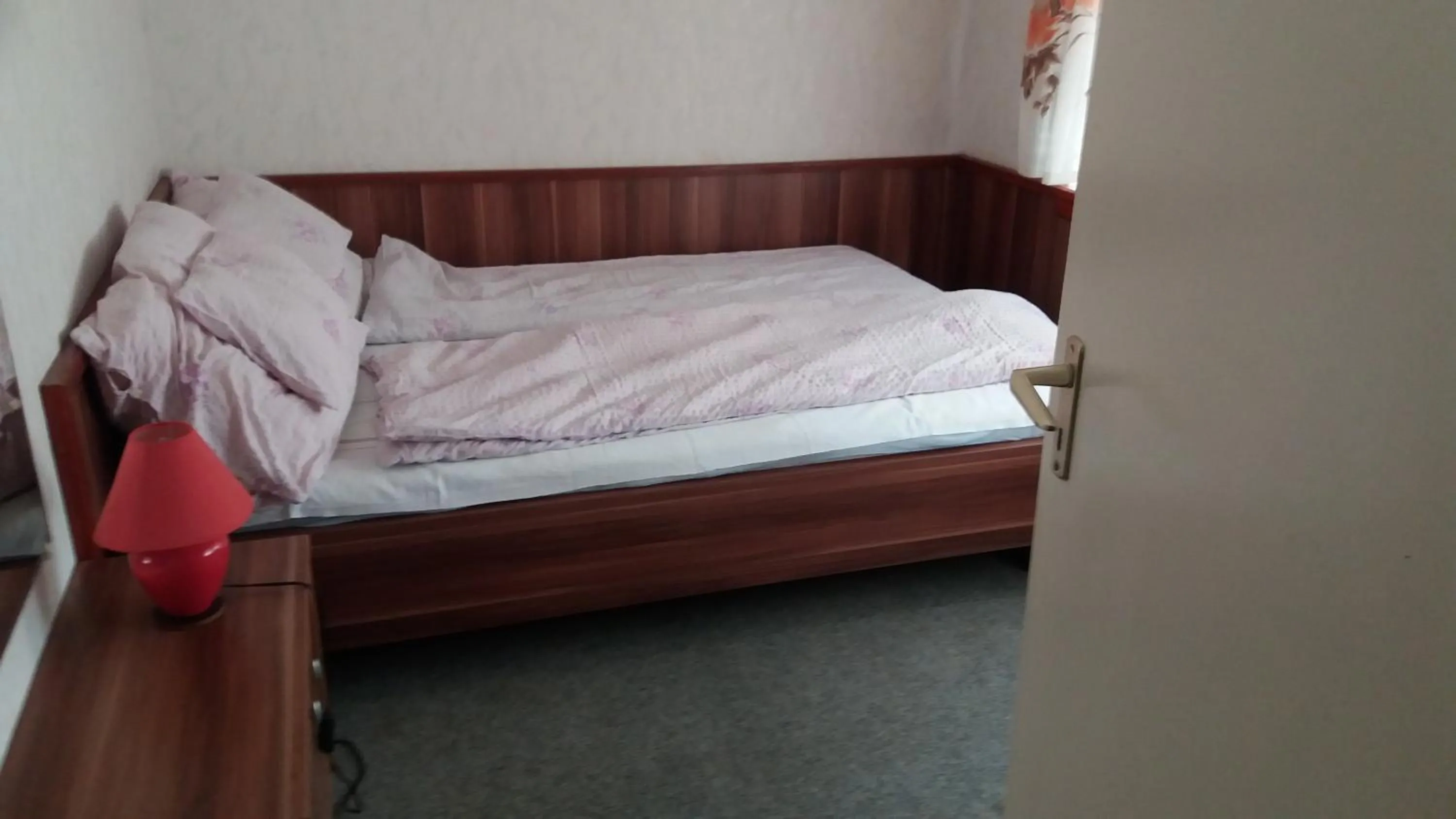 Bedroom, Bed in Family Home Apartment