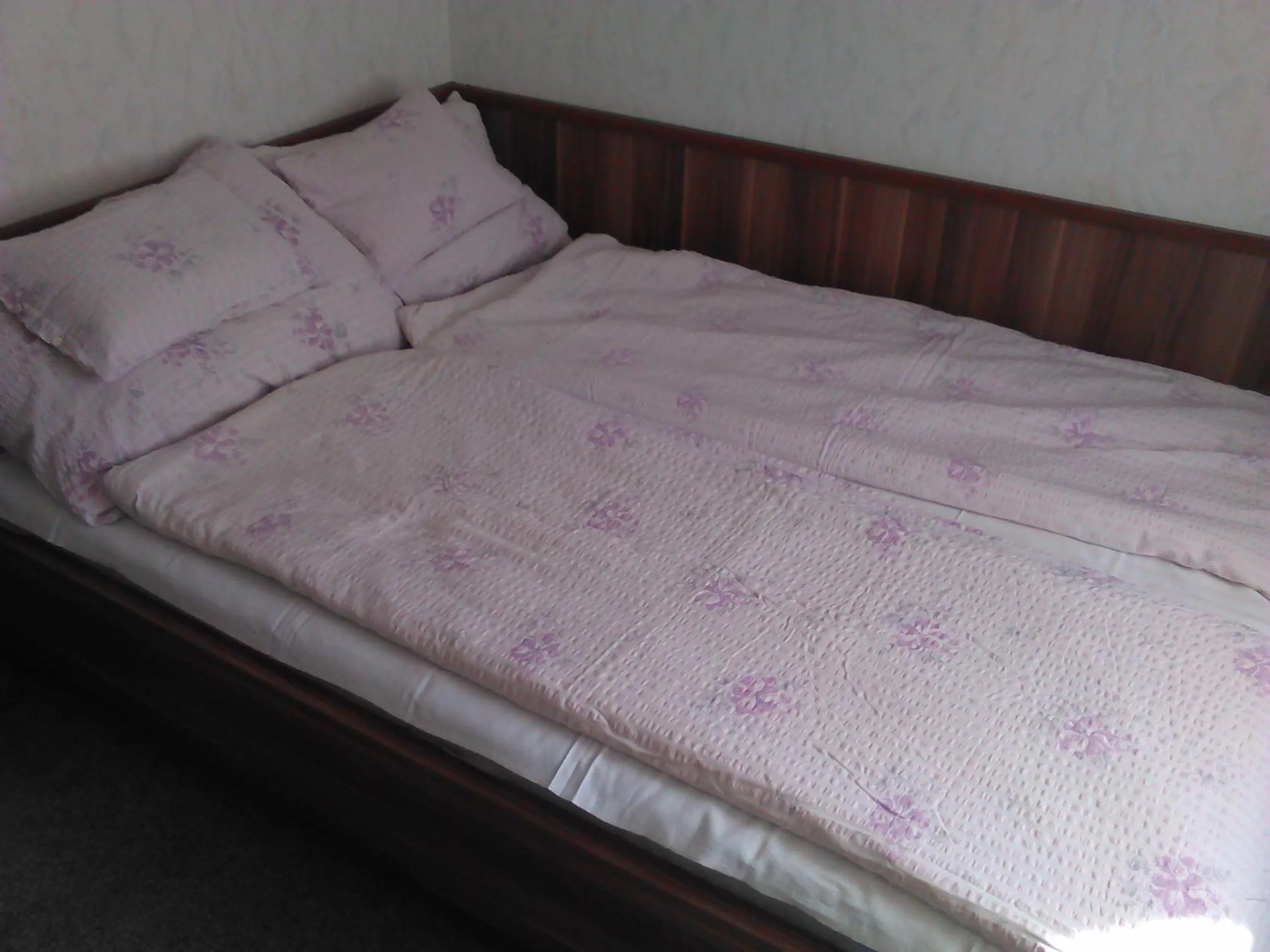 Bedroom, Bed in Family Home Apartment