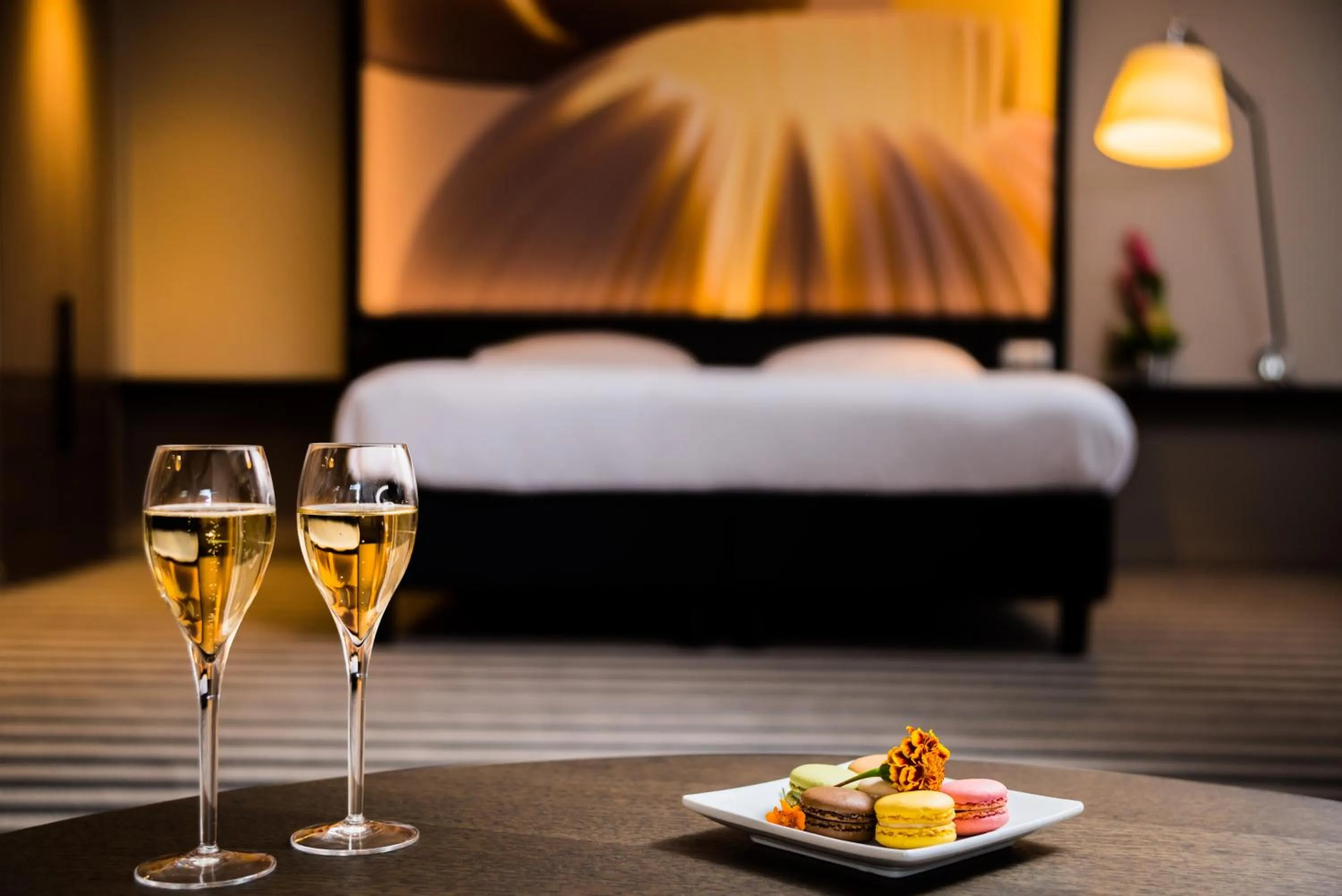 Living room, Bed in Simon Hotel