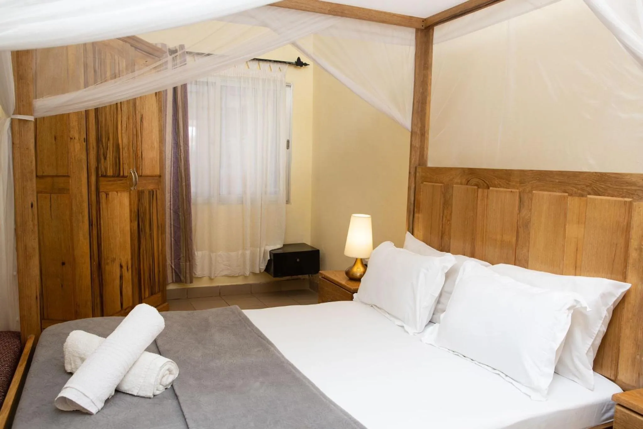 Bed in Seaview Gardens Hotel