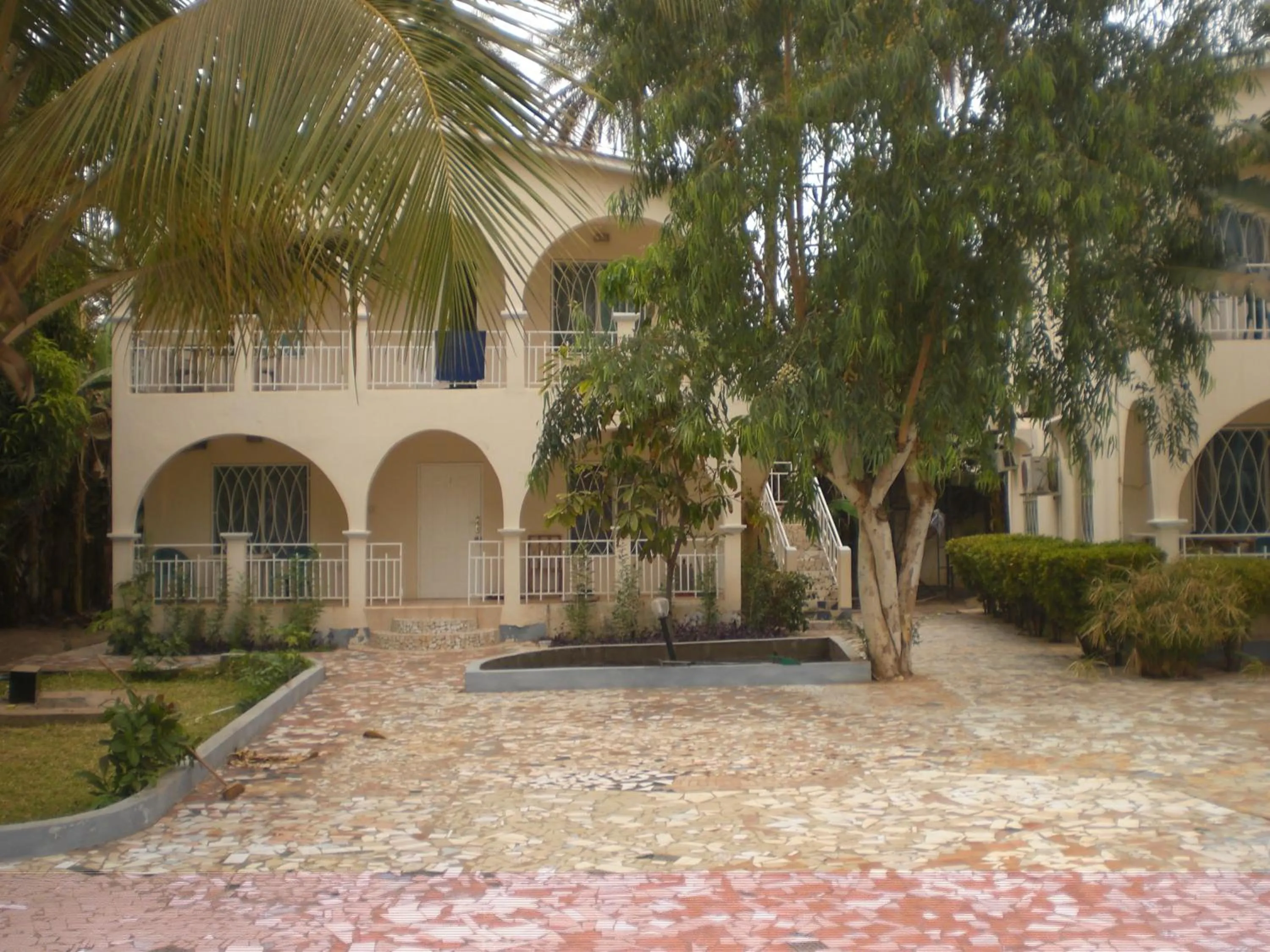 Restaurant/places to eat in Harmony house apartments