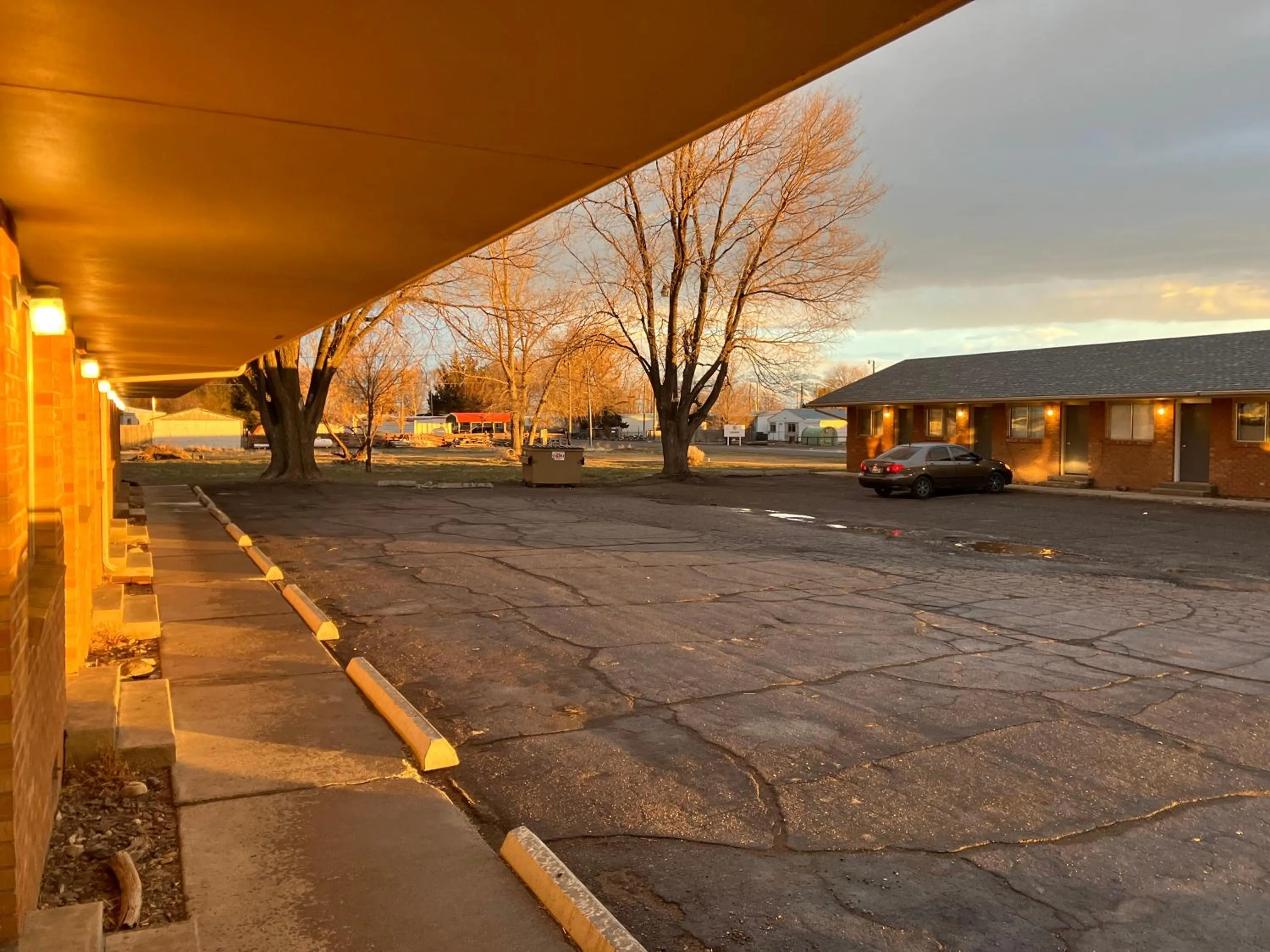 Tops Motel