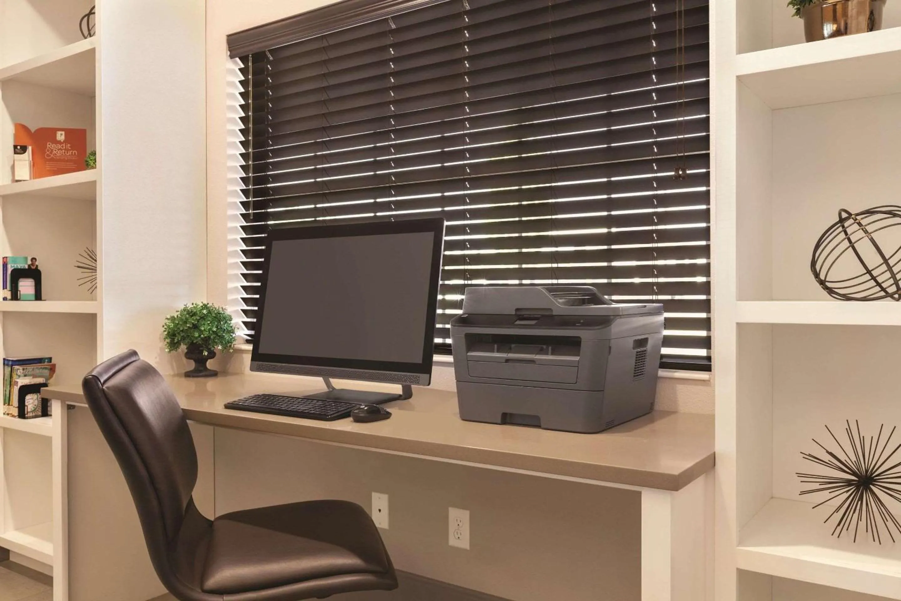 Business facilities in Country Inn & Suites by Radisson, Prineville, OR