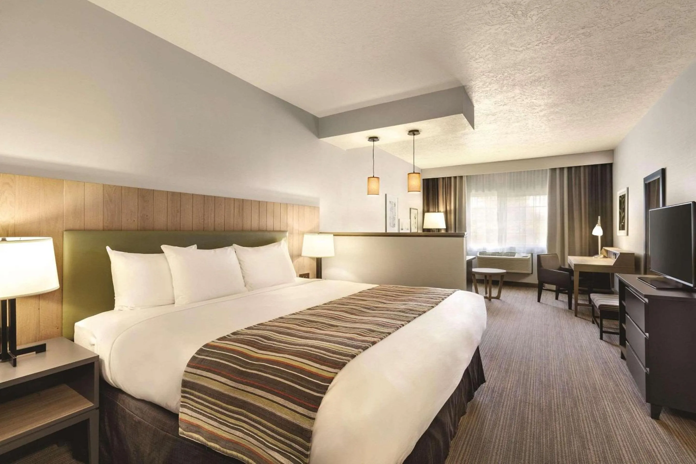 Bedroom, Bed in Country Inn & Suites by Radisson, Prineville, OR