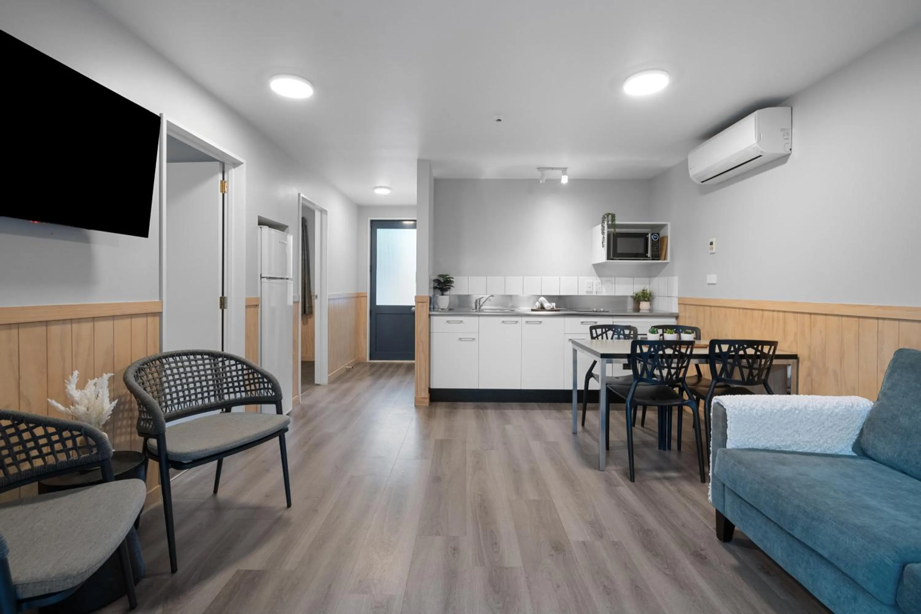 Dining area in Tasman Holiday Parks - Christchurch