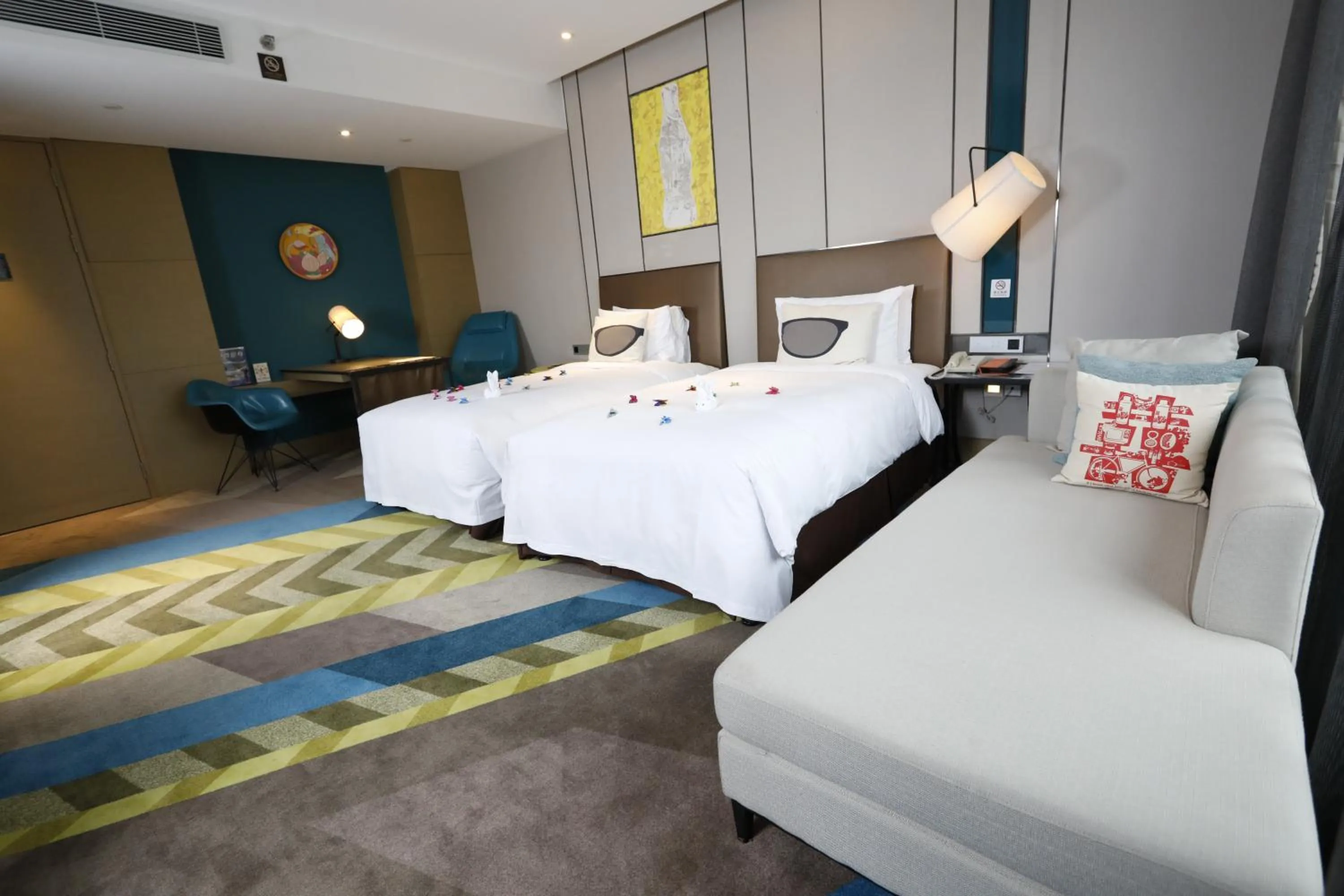 Bed in MiniMax Premier Hotel Shanghai Hongqiao