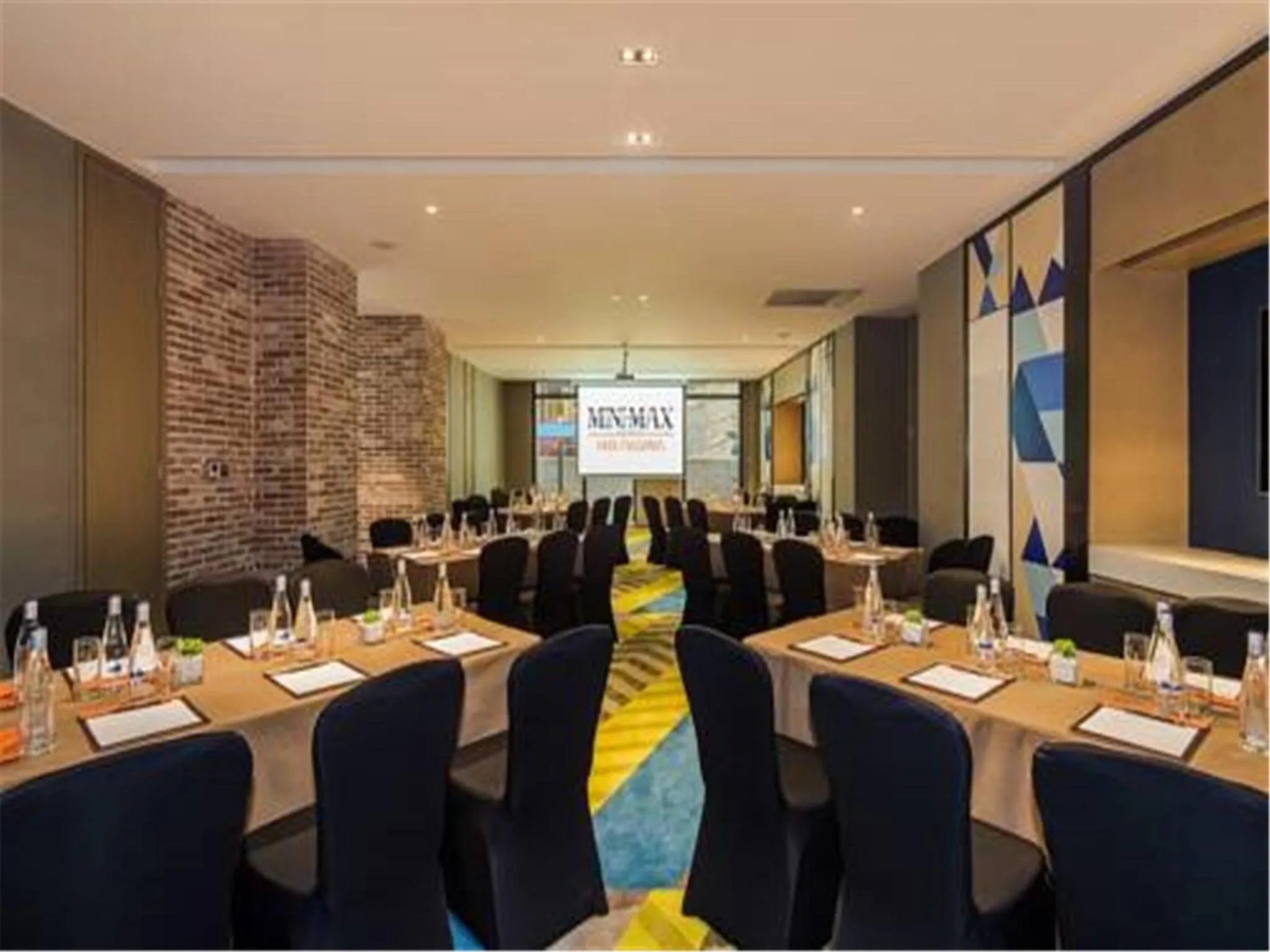 Restaurant/places to eat in MiniMax Premier Hotel Shanghai Hongqiao