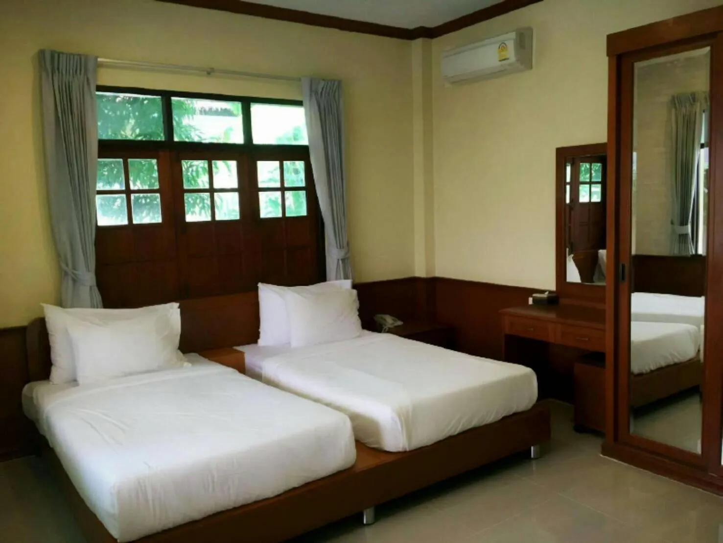 Bed in Baan Talay See Cream Resort