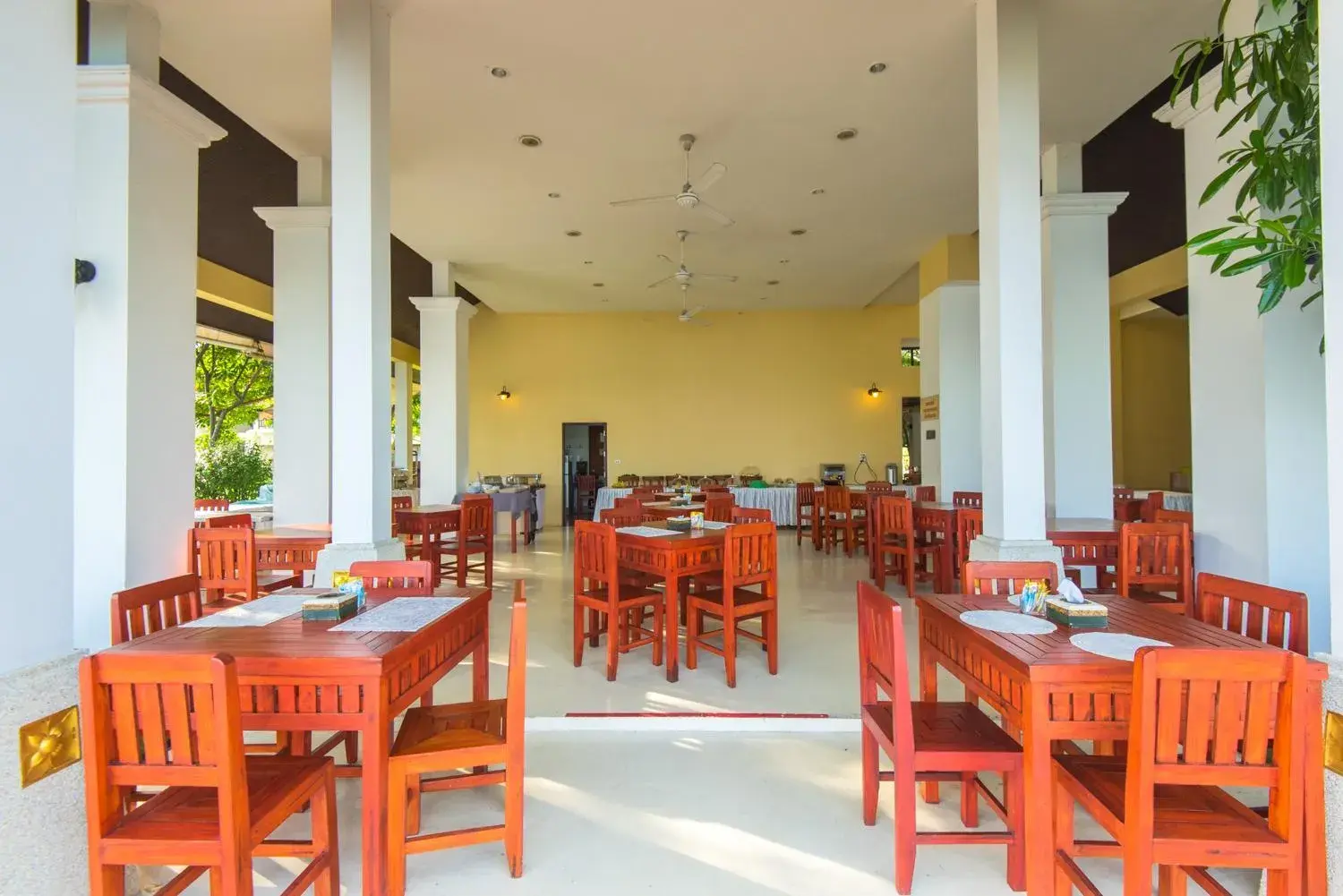 Restaurant/places to eat in Baan Talay See Cream Resort Restaurant/places to eat in Baan Talay See Cream Resort