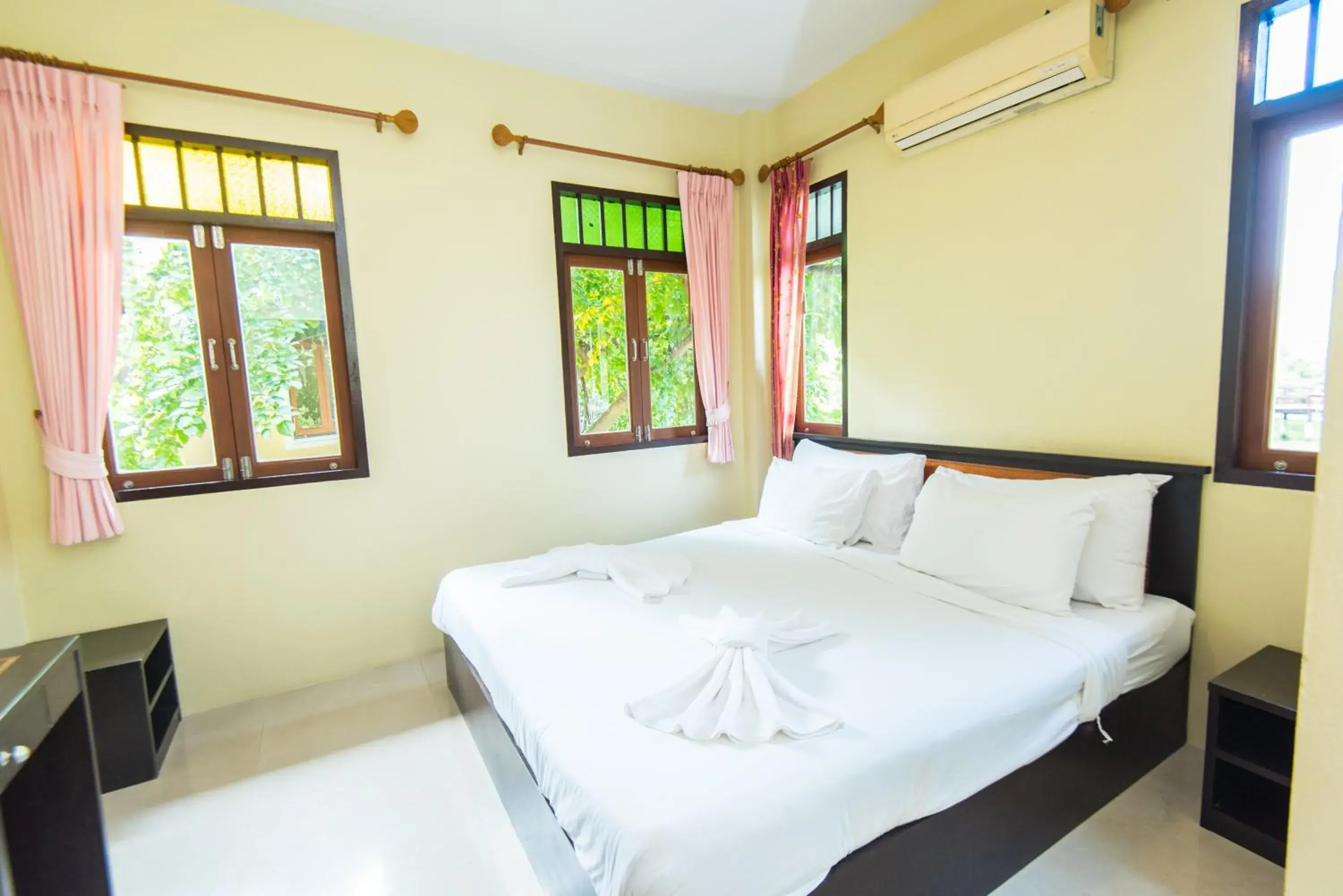 Bed in Baan Talay See Cream Resort Bed in Baan Talay See Cream Resort