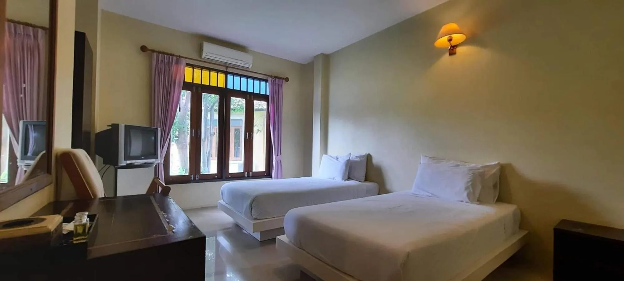Bed in Baan Talay See Cream Resort
