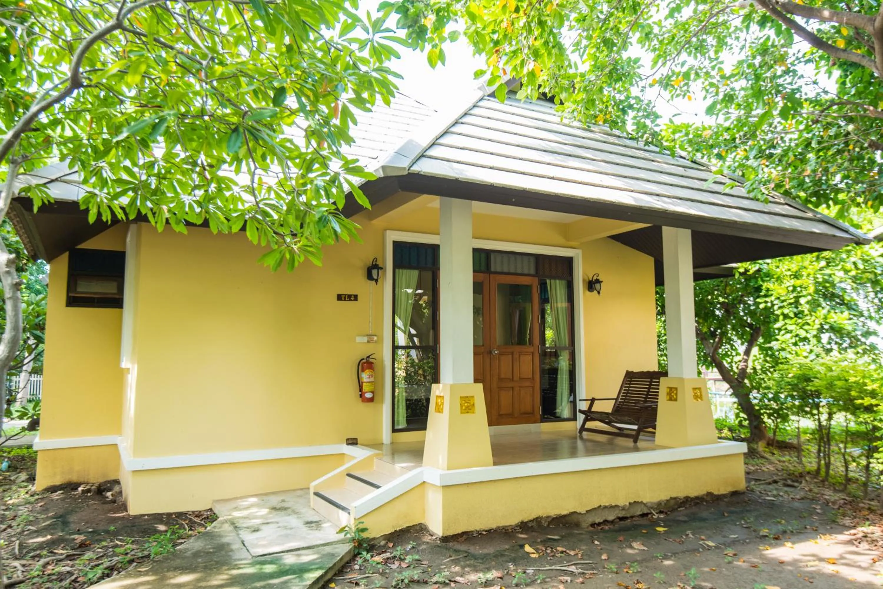 Baan Talay See Cream Resort